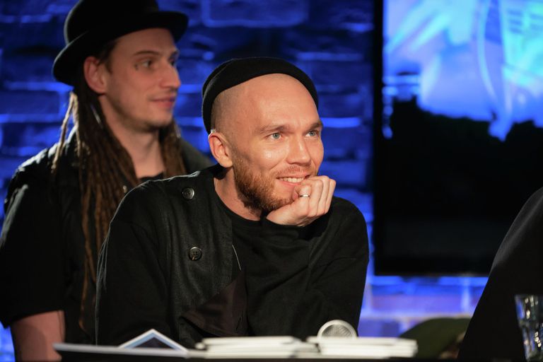 Член жюри баттла, рэпер Батишта во время выступлений на Международном конкурсе Рэп-завод, Москва