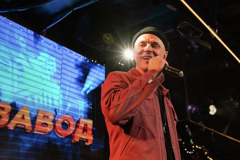 Рэпер SOBOL из Минска во время выступления на Международном конкурсе Рэп-завод, Москва