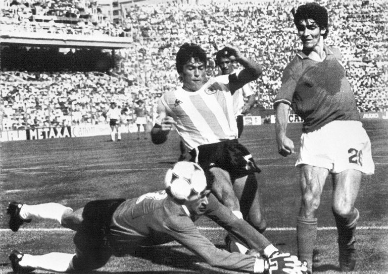 Паоло Росси в матче со сборной Аргентины на чемпионате мира 1982 года.