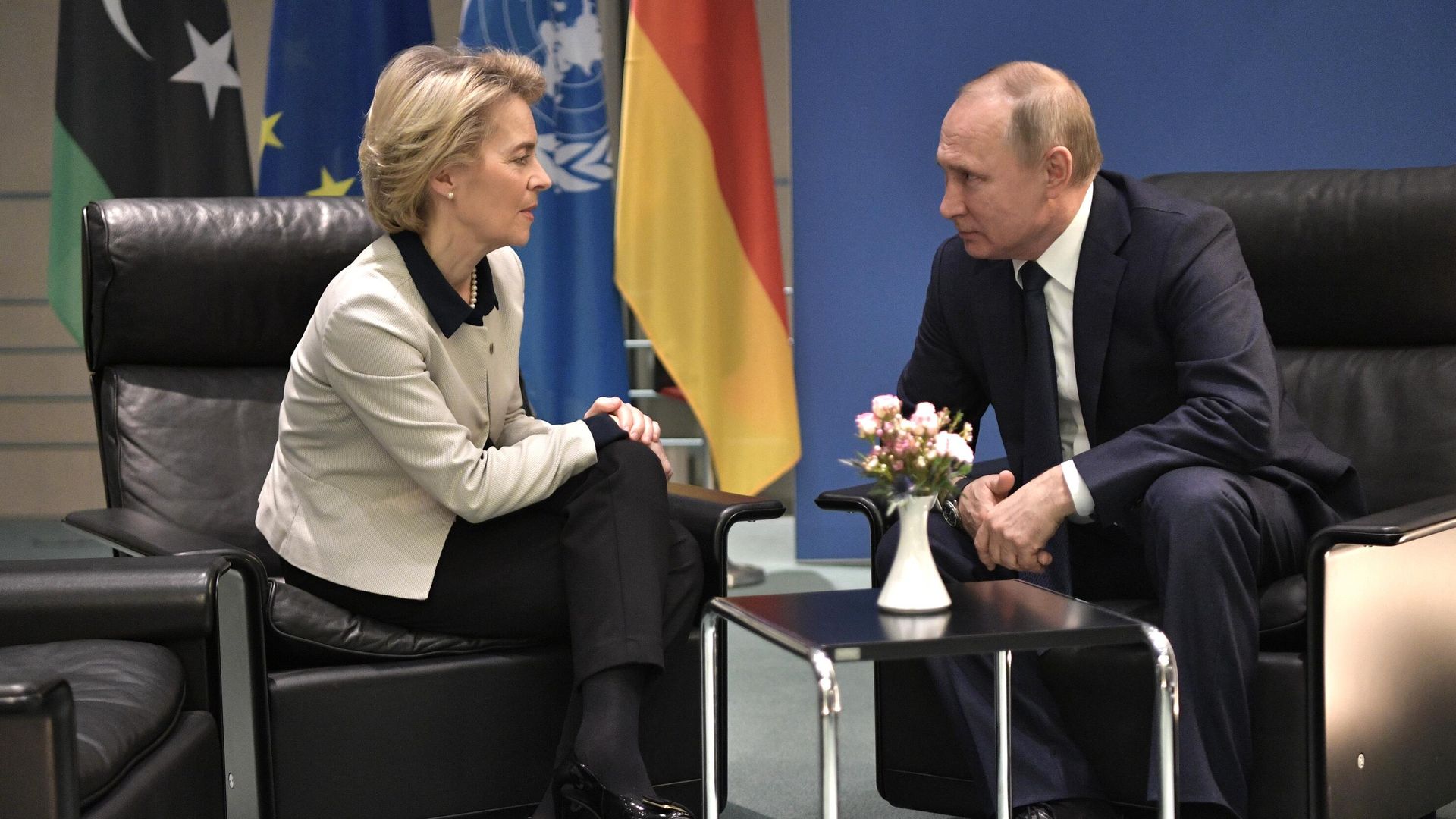 Президент России Владимир Путин и председатель Европейской комиссии Урсула фон дер Ляйен во время встречи на полях международной конференции по Ливии в Берлине Президент России Владимир Путин и председатель Европейской комиссии Урсула фон дер Ляйен во время встречи на полях международной конференции по Ливии в Берлине - РИА Новости, 1920, 11.04.2024