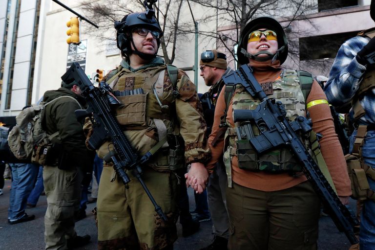 Митинг сторонников огнестрельного оружия в Ричмонде, США Митинг сторонников огнестрельного оружия в Ричмонде, США
