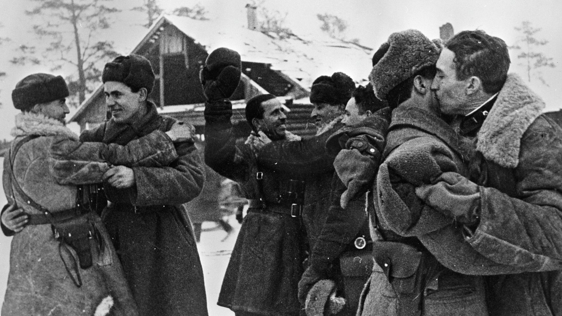 Блокада прорвана! Встреча бойцов Ленинградского и Волховского фронтов Блокада прорвана! Встреча бойцов Ленинградского и Волховского фронтов - РИА Новости, 1920, 18.01.2022