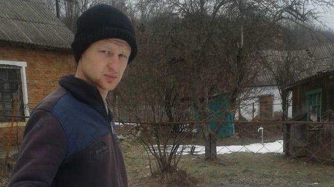 Василий у двора директора школы Василий у двора директора школы