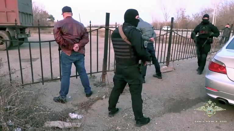 Задержание мошенников, пытавшихся продать пост мэра одного из городов в Дагестане Задержание мошенников, пытавшихся продать пост мэра одного из городов в Дагестане