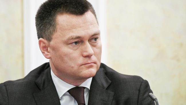 Заместитель председателя Следственного комитета РФ Игорь Краснов во время рассмотрения его кандидатуры на должность генерального прокурора РФ на заседании Совета Федерации РФ Заместитель председателя Следственного комитета РФ Игорь Краснов во время рассмотрения его кандидатуры на должность генерального прокурора РФ на заседании Совета Федерации РФ