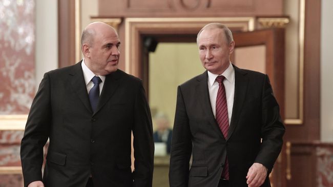 Президент РФ Владимир Путин и председатель правительства РФ Михаил Мишустин перед началом встречи с членами правительства Президент РФ Владимир Путин и председатель правительства РФ Михаил Мишустин перед началом встречи с членами правительства