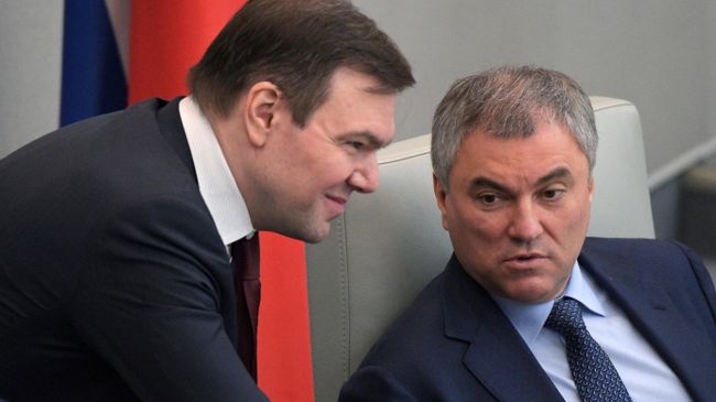 Председатель Государственной Думы РФ Вячеслав Володин (справа) и председатель комитета Государственной Думы РФ по информационной политике, информационным технологиям и связи Леонид Левин Председатель Государственной Думы РФ Вячеслав Володин (справа) и председатель комитета Государственной Думы РФ по информационной политике, информационным технологиям и связи Леонид Левин