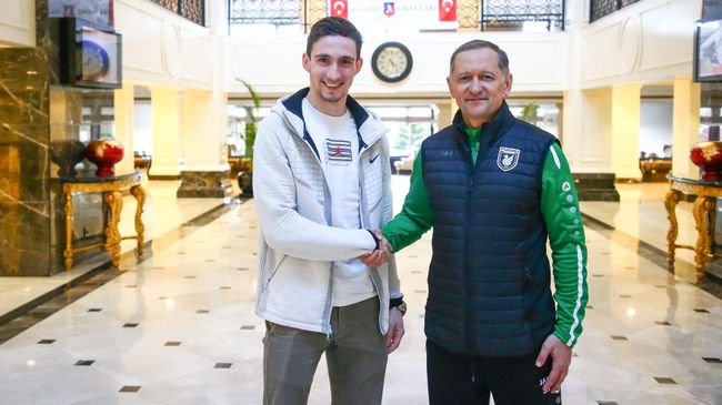 Футболист Солтмурад Бакаев Футболист Солтмурад Бакаев