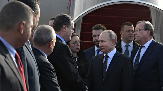Президент РФ Владимир Путин во время встречи в аэропорту им. Давида Бен-Гуриона Президент РФ Владимир Путин во время встречи в аэропорту им. Давида Бен-Гуриона