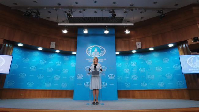 Официальный представитель Министерства иностранных дел России Мария Захарова во время брифинга Официальный представитель Министерства иностранных дел России Мария Захарова во время брифинга