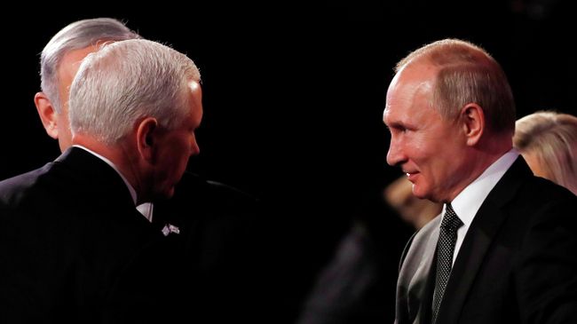Президент РФ Владимир Путин и вице-президент США Майк Пенс после выступления на международном форуме в Израиле Президент РФ Владимир Путин и вице-президент США Майк Пенс после выступления на международном форуме в Израиле
