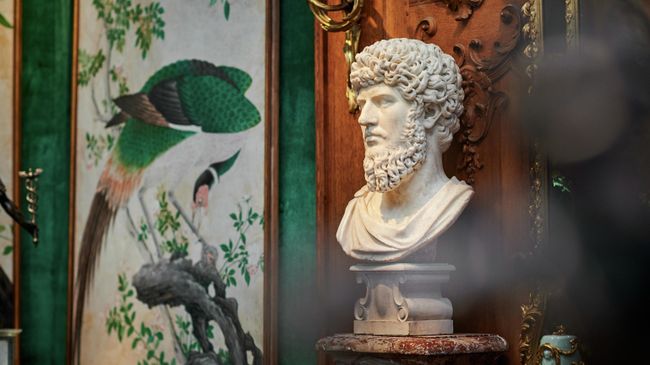 Экспонат ярмарки BRAFA Экспонат ярмарки BRAFA