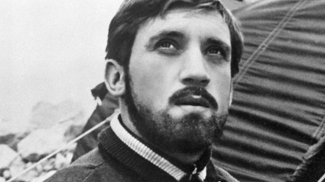 Владимир Высоцкий в роли радиста в фильме Вертикаль режиссера Станислава Говорухина. Владимир Высоцкий в роли радиста в фильме Вертикаль режиссера Станислава Говорухина.
