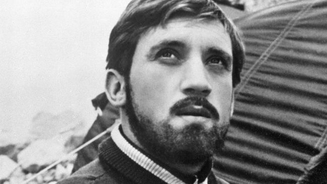 Владимир Высоцкий в роли радиста в фильме Вертикаль режиссера Станислава Говорухина. Владимир Высоцкий в роли радиста в фильме Вертикаль режиссера Станислава Говорухина.