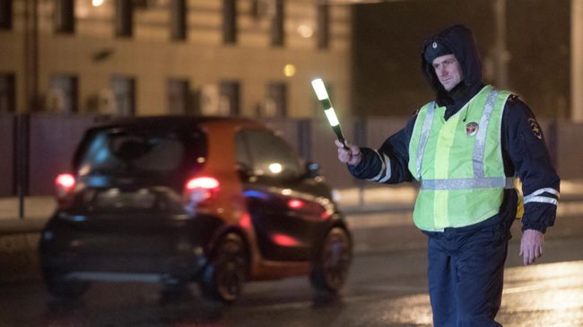 Сотрудник ДПС ГИБДД в Москве Сотрудник ДПС ГИБДД в Москве