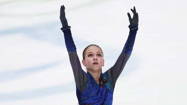 Александра Трусова (Россия) выступает с произвольной программой в соревнованиях среди женщин на чемпионате Европы по фигурному катанию. Александра Трусова (Россия) выступает с произвольной программой в соревнованиях среди женщин на чемпионате Европы по фигурному катанию.