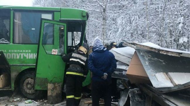 Авария с участием автобуса на трассе М7: есть пострадавшие Авария с участием автобуса на трассе М7: есть пострадавшие