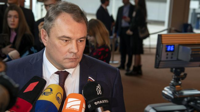 Заместитель председателя Государственной Думы РФ Петр Толстой во время зимней сессии ПАСЕ. 27 января 2020 Заместитель председателя Государственной Думы РФ Петр Толстой во время зимней сессии ПАСЕ. 27 января 2020