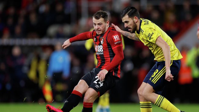 Soccer Football - FA Cup Fourth Round - AFC Bournemouth v Arsenal - Vitality Stadium, Bournemouth, Britain - January 27, 2020 Arsenal's Dani Ceballos in action with Bournemouth's Ryan Fraser Action Images via Reuters/John Sibley Soccer Football - FA Cup Fourth Round - AFC Bournemouth v Arsenal - Vitality Stadium, Bournemouth, Britain - January 27, 2020 Arsenal's Dani Ceballos in action with Bournemouth's Ryan Fraser Action Images via Reuters/John Sibley