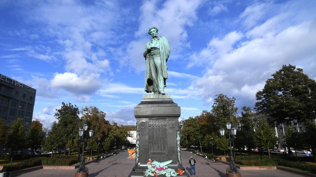 Памятник А. С. Пушкину на Пушкинской площади в Москве