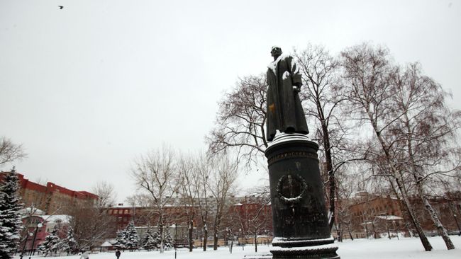 Бронзовый памятник Ф.Э. Дзержинскому. Автор-скульптор Евгений Вучетич Бронзовый памятник Ф.Э. Дзержинскому. Автор-скульптор Евгений Вучетич