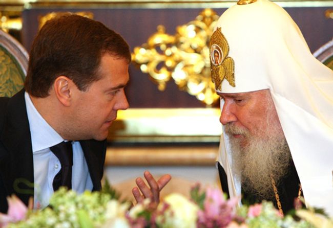 Президент России Дмитрий Медведев и патриарх Московский и всея Руси Алексий II Президент России Дмитрий Медведев и патриарх Московский и всея Руси Алексий II