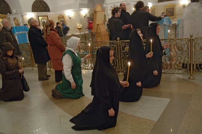 Поминальная служба по патриарху Московскому и всея Руси в храме Христа Спасителя Поминальная служба по патриарху Московскому и всея Руси в храме Христа Спасителя