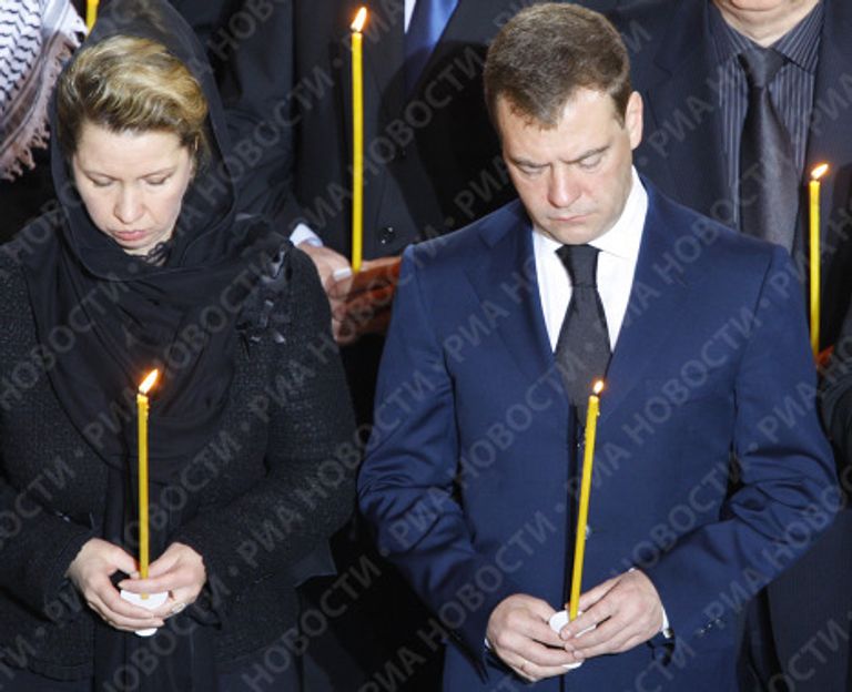 Президент России Д.Медведев на отпевании патриарха Алексия II в храме Христа Спасителя Президент России Д.Медведев на отпевании патриарха Алексия II в храме Христа Спасителя