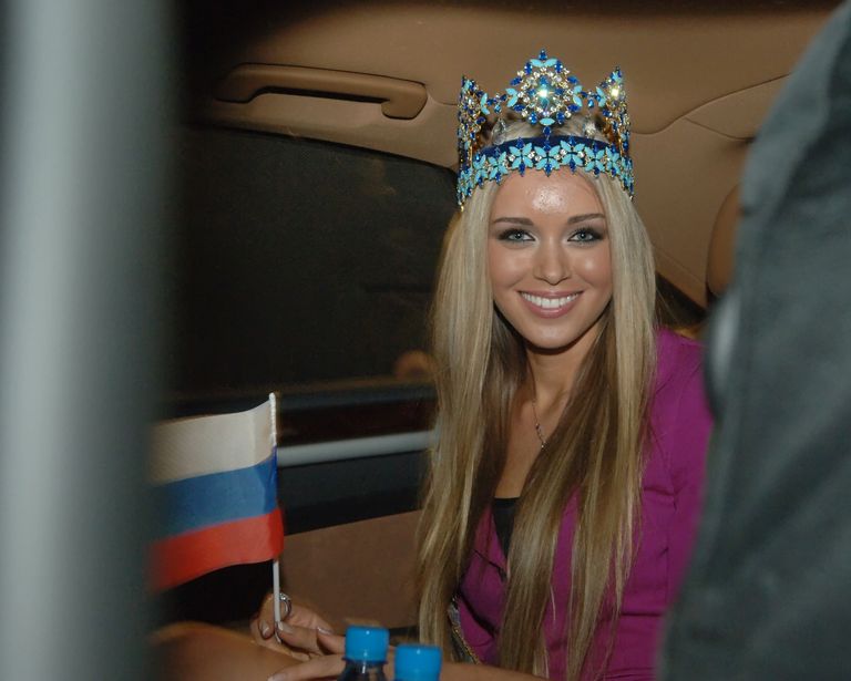 Мисс мира — 2008 россиянка Ксения Сухинова прилетела в Москву