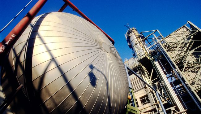 Глава Сургутнефтегаза пообещал Путину построить лучший в Европе НПЗ