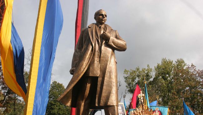 Памятник С. Бандере во Львове. Архив