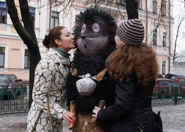 Памятник Ежику в тумане установлен в центре Киева Памятник Ежику в тумане установлен в центре Киева