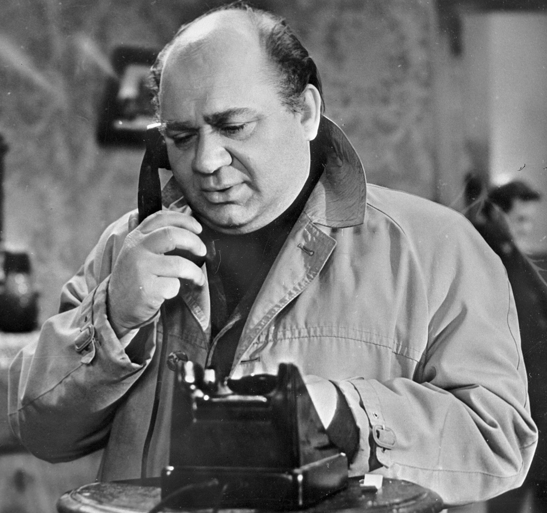 Евгений Леонов в фильме Длинное, длинное дело Евгений Леонов в фильме Длинное, длинное дело