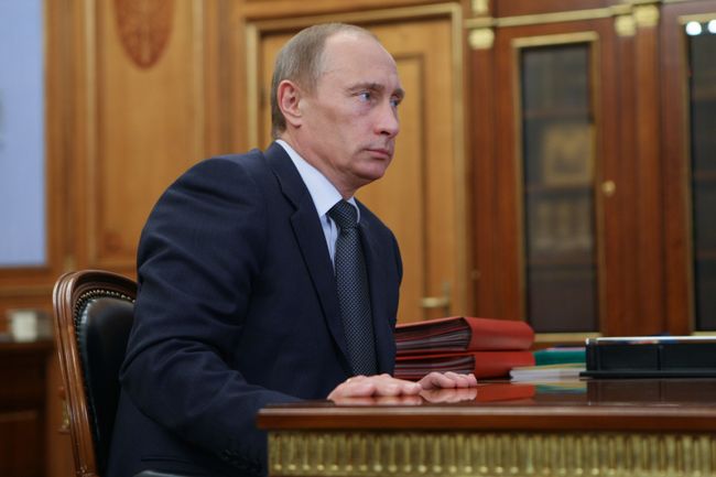 Права человека в РФ нужно обсуждать без отрыва от аналогичной проблемы в Европе - Путин
