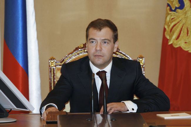 Президент РФ Дмитрий Медведев не питает иллюзий, что последние изменения в законодательстве РФ решат проблему коррупции, но считает эти законы очень важны, так как демонстрируют обществу внимание государства к проблеме.