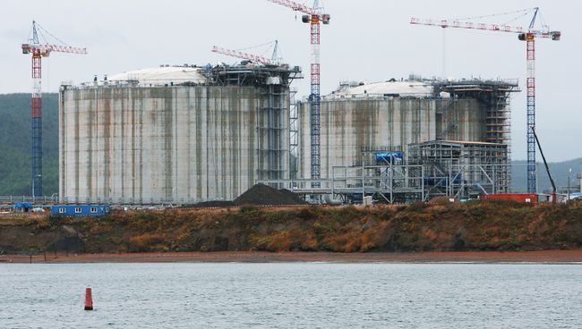 Строительство завода по сжижению природного газа. Архив Строительство завода по сжижению природного газа. Архив