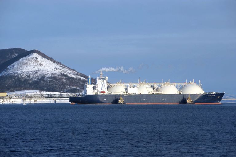 Танкер-газовоз Гранд Анива на территории первого в России завода по производству сжиженного газа (СПГ) Танкер-газовоз Гранд Анива на территории первого в России завода по производству сжиженного газа (СПГ)