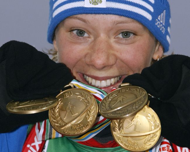 Ольга Зайцева с четырьмя медалями чемпионата мира по биатлону