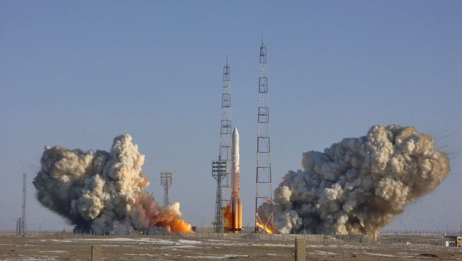 Пуск ракеты-носителя «Протон-К» с космодрома Байконур Пуск ракеты-носителя «Протон-К» с космодрома Байконур