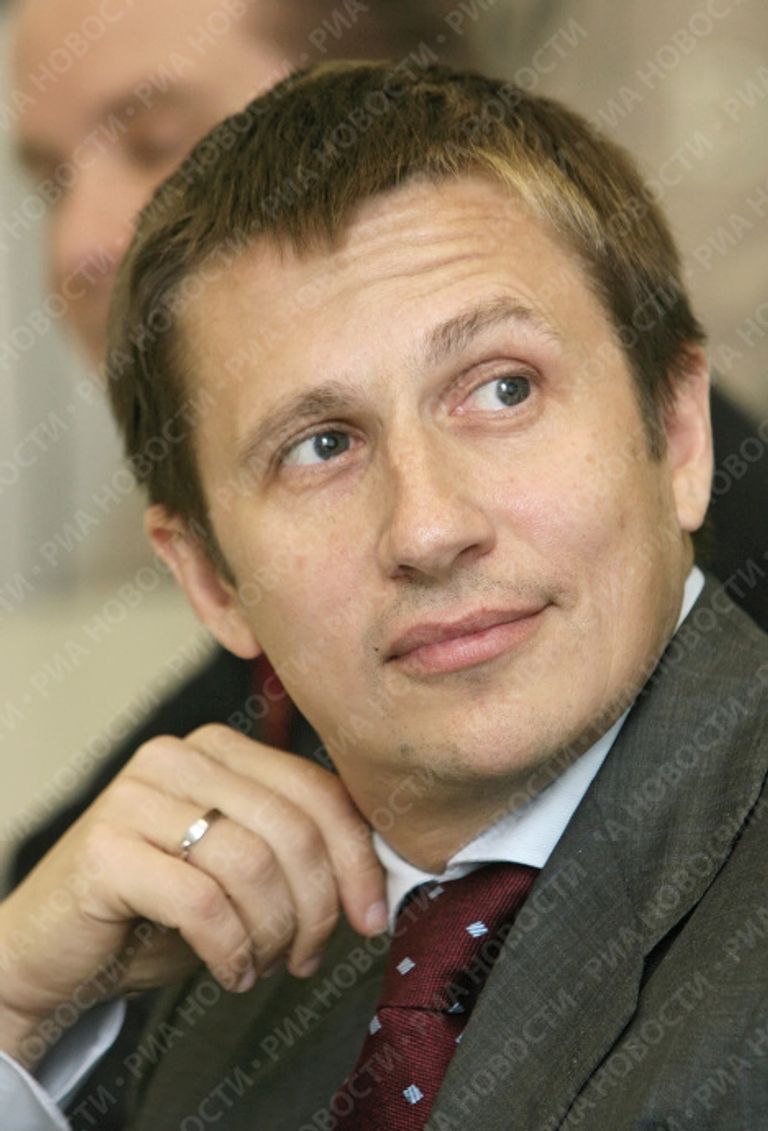 Президент и председатель совета директоров Евраз Груп А. Фролов Президент и председатель совета директоров Евраз Груп А. Фролов