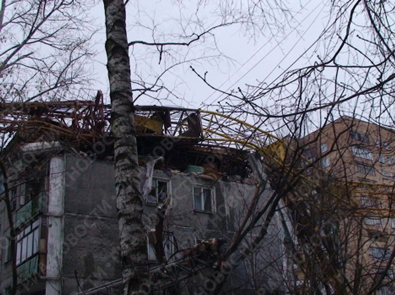 Строительный кран упал на жилой дом в Нижнем Новгороде Строительный кран упал на жилой дом в Нижнем Новгороде