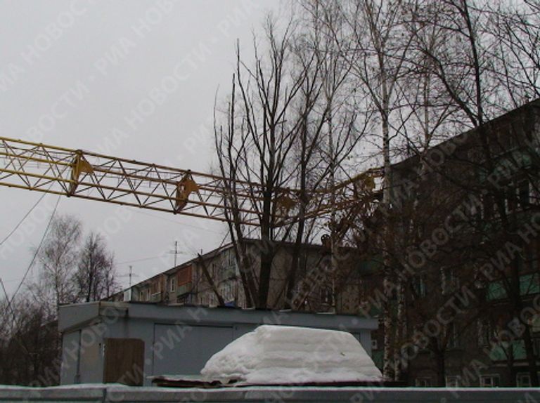 Строительный кран упал на жилой дом в Нижнем Новгороде Строительный кран упал на жилой дом в Нижнем Новгороде