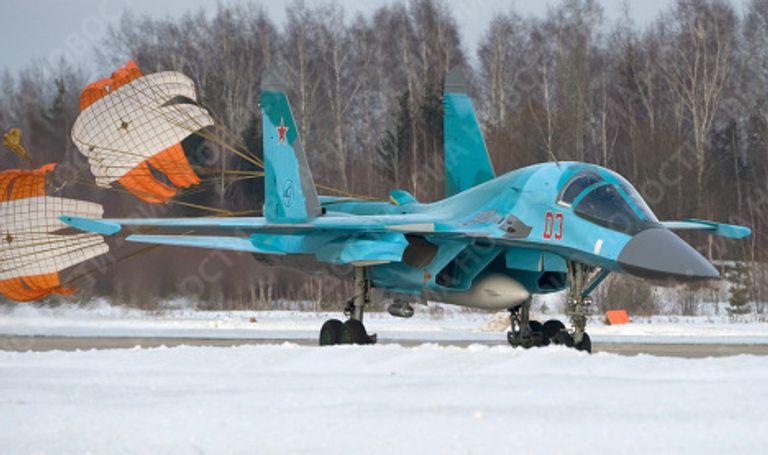 Истребитель-бомбардировщик Су-34, на котором совершил полет президент России Дмитрий Медведев Истребитель-бомбардировщик Су-34, на котором совершил полет президент России Дмитрий Медведев