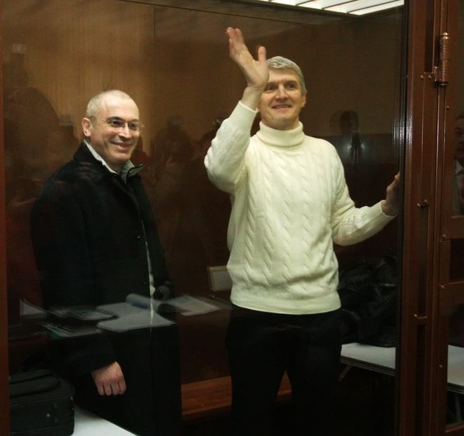 Михаил Ходорковский и Платон Лебедев в зале суда Михаил Ходорковский и Платон Лебедев в зале суда
