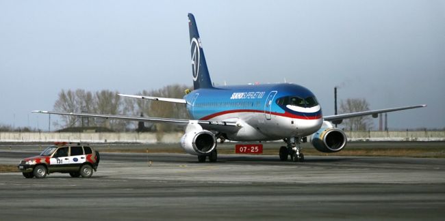 Самолет Сухой Суперджет-100 Самолет Сухой Суперджет-100