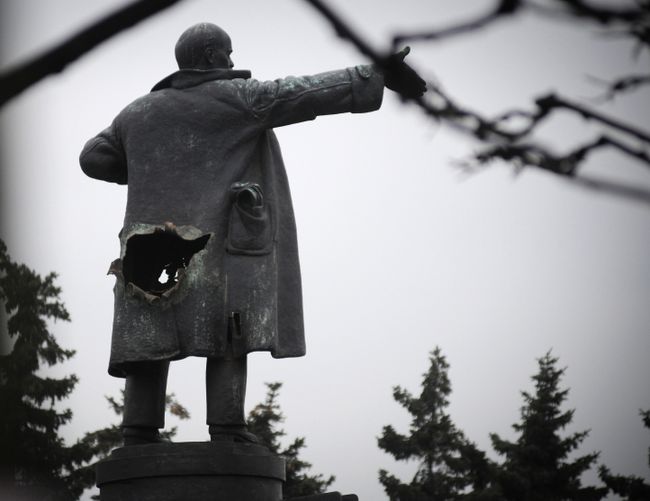 В Санкт-Петербурге взорвали памятник Ленину у Финляндского вокзала