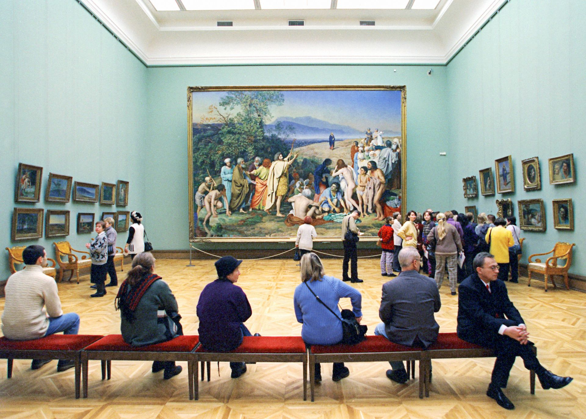 В зале Государственной Третьяковской галереи В зале Государственной Третьяковской галереи