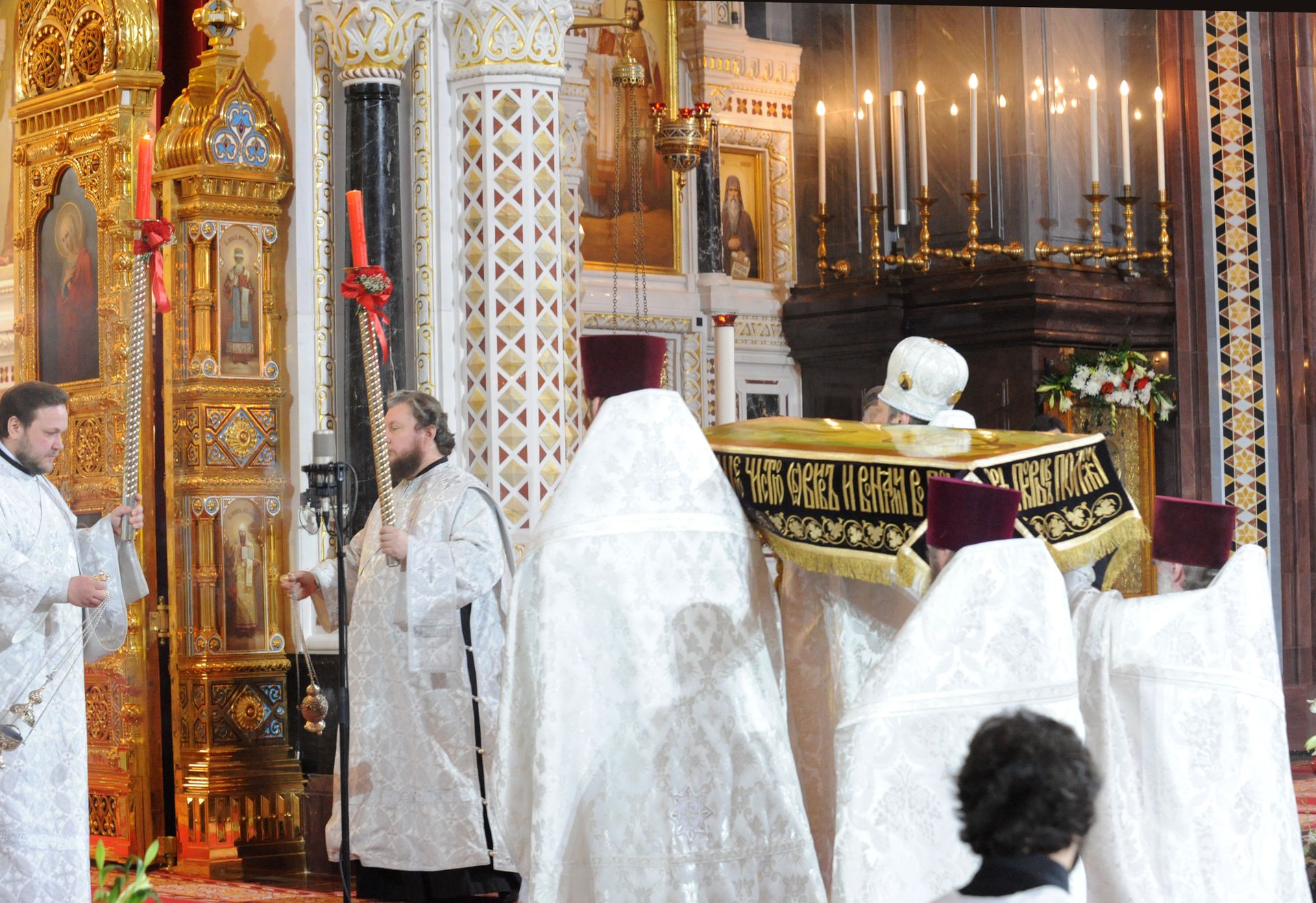 Пасхальное богослужение в храме Христа Спасителя в Москве Пасхальное богослужение в храме Христа Спасителя в Москве - РИА Новости, 1920, 26.04.2024
