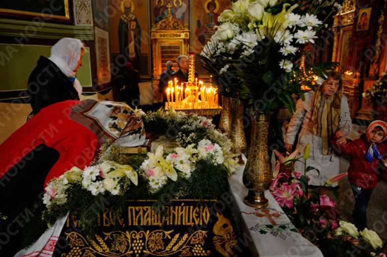 В церкви Святого Михаила Архангела в Сочи накануне пасхального богослужения В церкви Святого Михаила Архангела в Сочи накануне пасхального богослужения