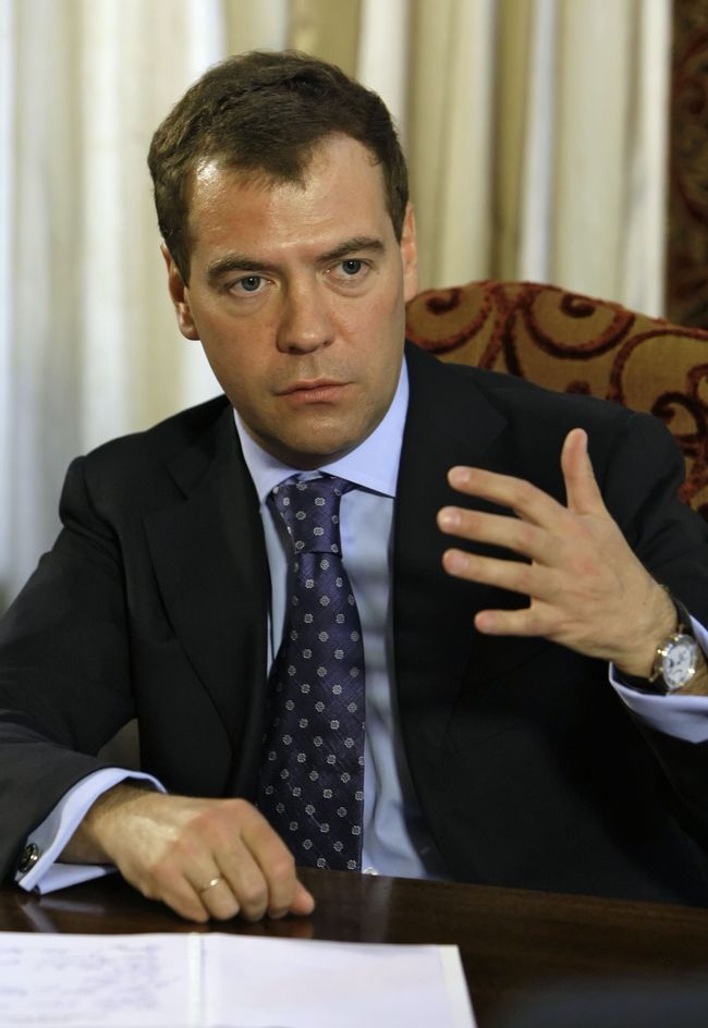 Медведев намерен унифицировать сроки полномочий глав КС, ВС и ВАС РФ
